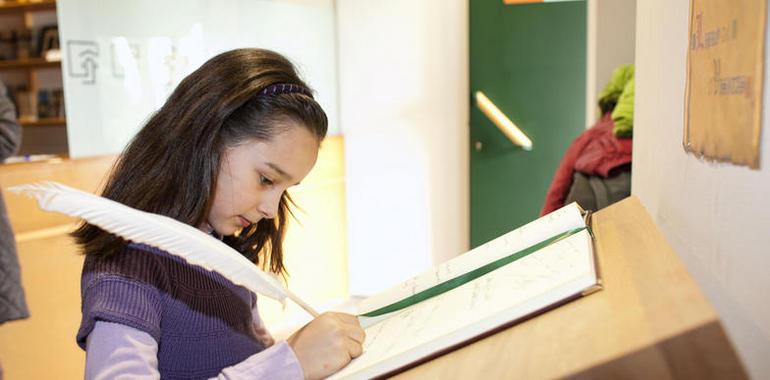 Taller para niños de “Miniaturas medievales” en el Centro del Prerrománico Asturiano