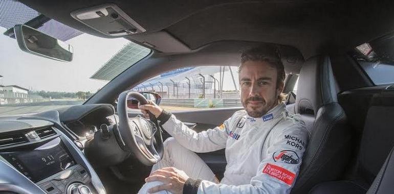 Fernando Alonso al volante del nuevo Honda nsx en el circuito de Estoril