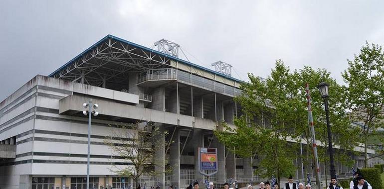 El ayuntamiento renovará el césped del Carlos Tartiere