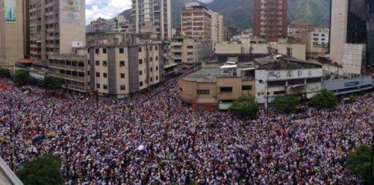 Ejemplar y cívica "Toma de Caracas" por el revocatorio