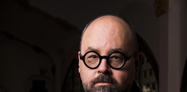 Carlos Ruiz Zafón presenta en el Niemeyer su último libro, “El laberinto de los espíritus”