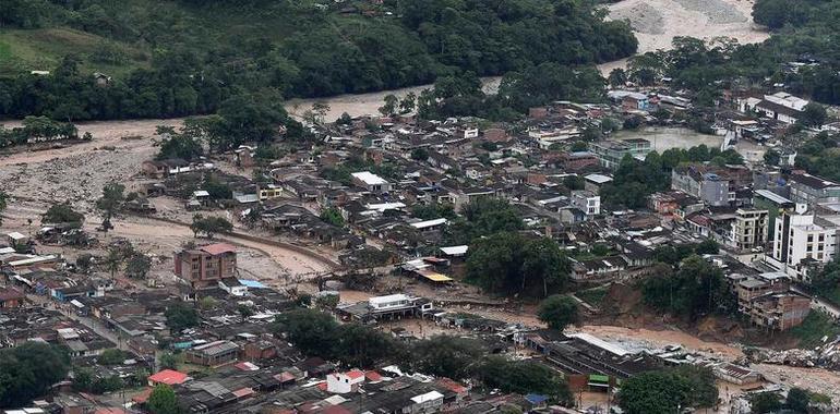 Ejército colombiano socorre a daminificados por avalancha