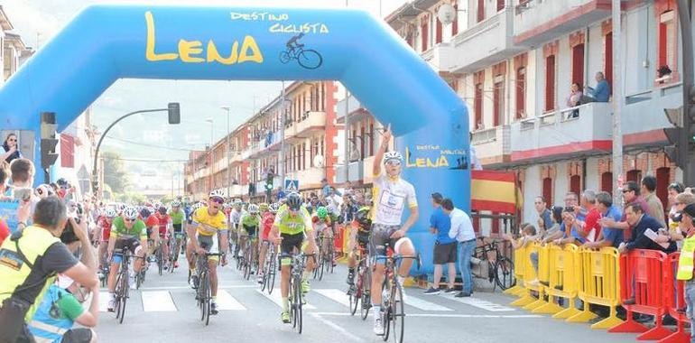 Marc Brustenga gana al sprint en Figaredo