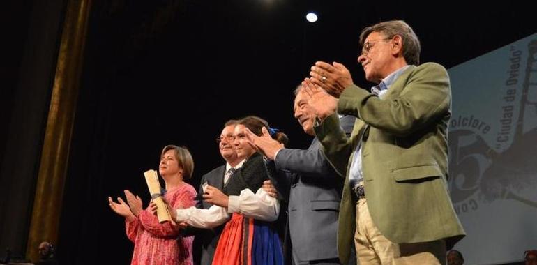 Medalla de Plata de Oviedo para el Concurso y Muestra de Folclore "Ciudad de Oviedo"