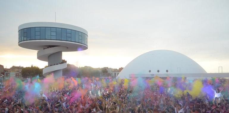 Música, color y diversión para la cuarta cita con Holi Party en el Centro Niemeyer