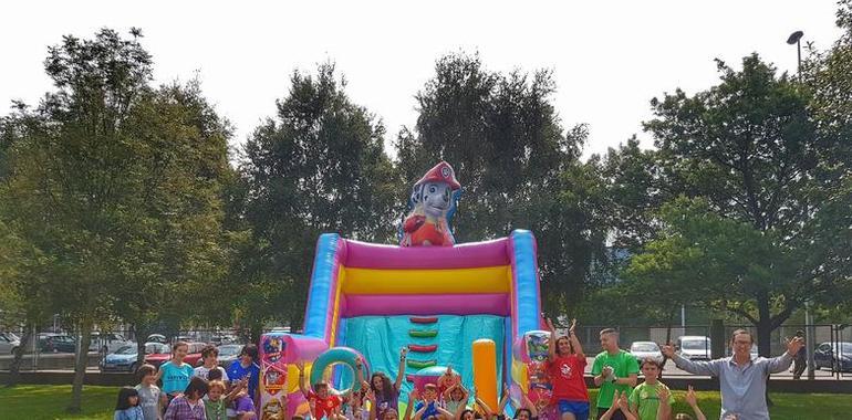 La concejala de Educación, Yolanda Alonso, visita los Talleres Infantiles de Avilés