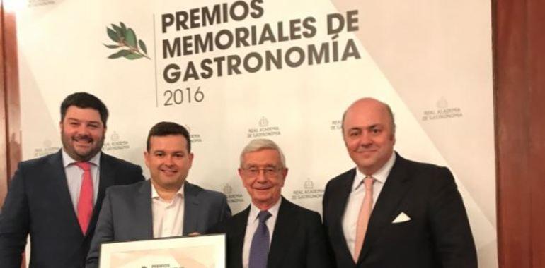 La Real Academia de Gastronomía galardona al asturiano Marcos Morán con el Premio Marqués de Busianos