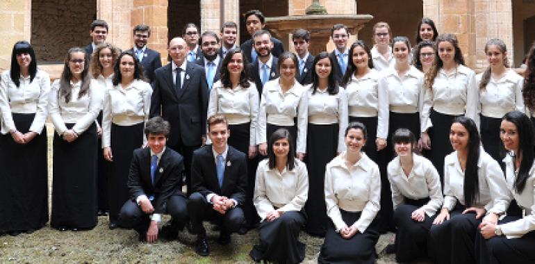 El Joven Coro de la Fundación con la Orquesta de Instrumentos Reciclados de Cateura