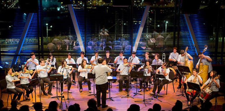 Joven orquesta de instrumentos reciclados de Cateura en Arriondas