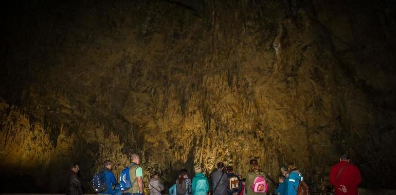 Visita-taller sobre Arqueoacústica en la Cuevona de Ardines